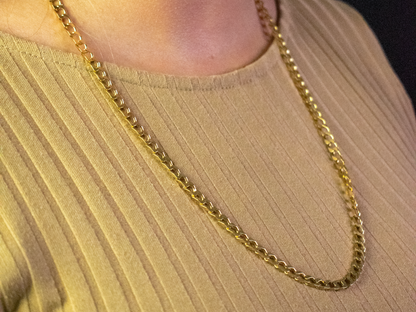 Square Curb Chain: 18K Yellow Gold Brilliance