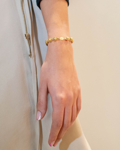 Women's 18K Gold Neoprene Bracelet: Stylish Twist